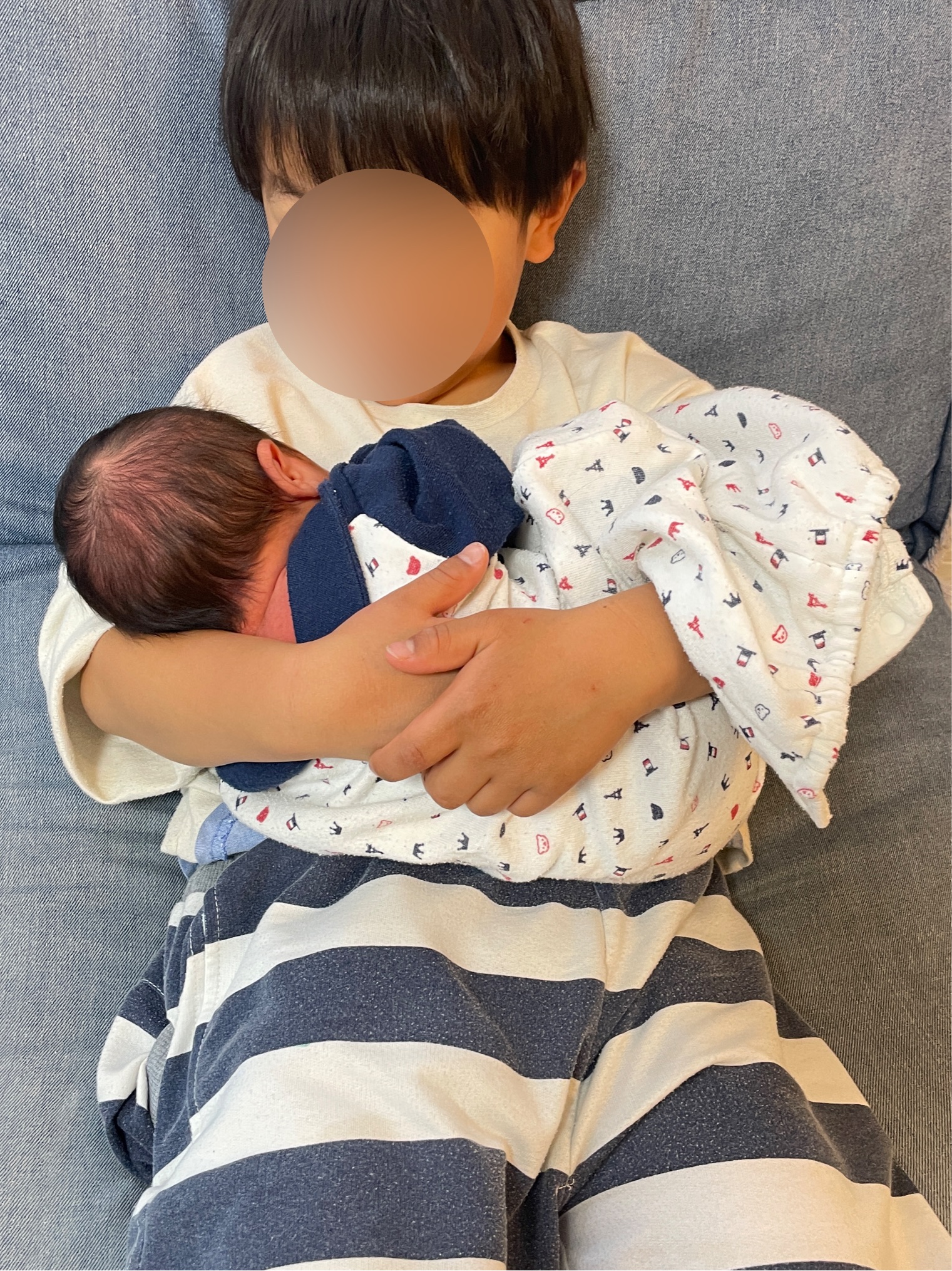 そっち？！嫉妬の矛先は親ではなく…。長男の赤ちゃんがえりが、新しすぎた