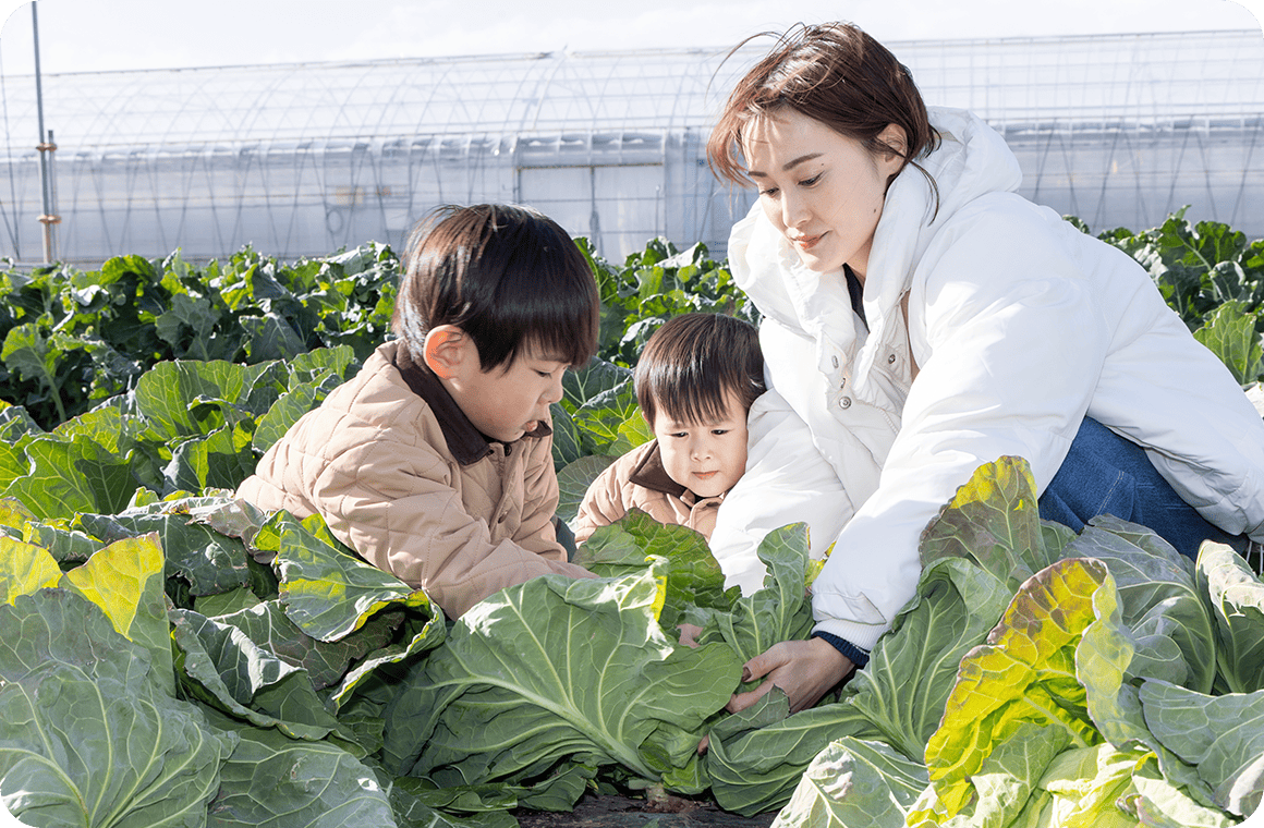 「大きいのが採れた!」ときょうだいで大喜び