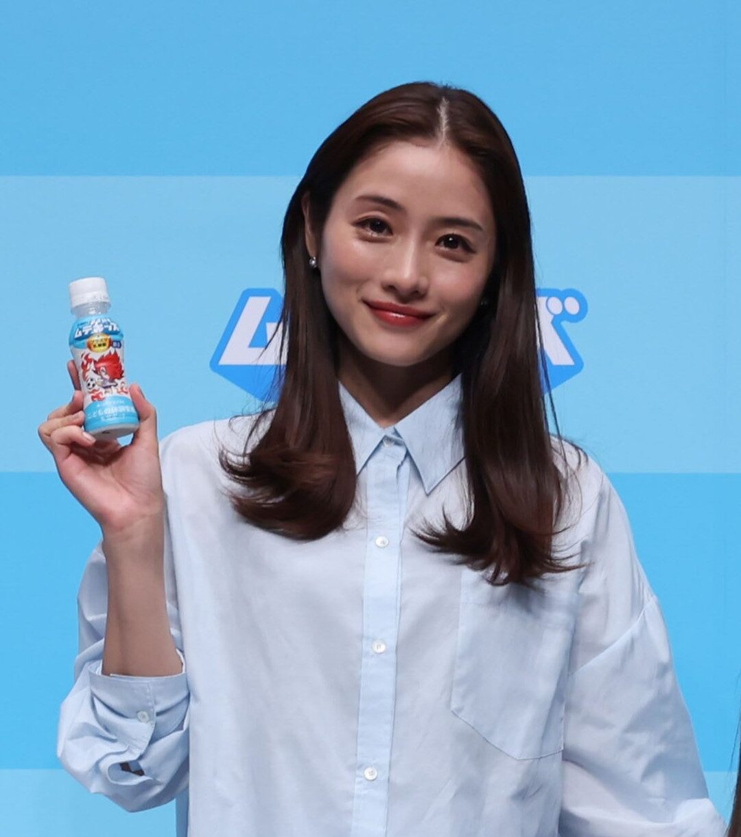 石原さとみさん流のスキンシップ！2児の母として意識する体調管理と美容ケア