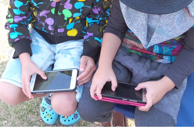 「スマホ禁止」は逆効果！スマホを「見るだけ」から「創造する」ツールへ　親子で見直すスマホ利用法