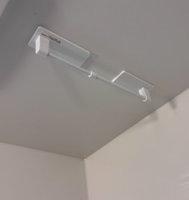 室内干しのスペースが簡単に増やせる！マグネット伸縮タオルバーが大活躍