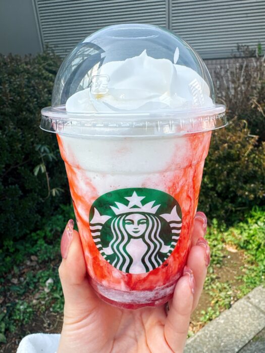 先行販売で飲んでみた！いちごフラペチーノと紙袋有料化について