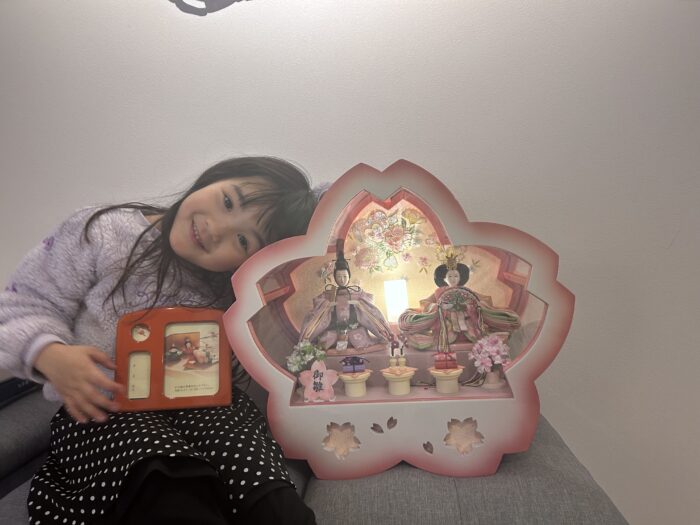 はじめてのお遊戯会。泣き虫だった4歳の娘が、舞台で最後まで踊れた日