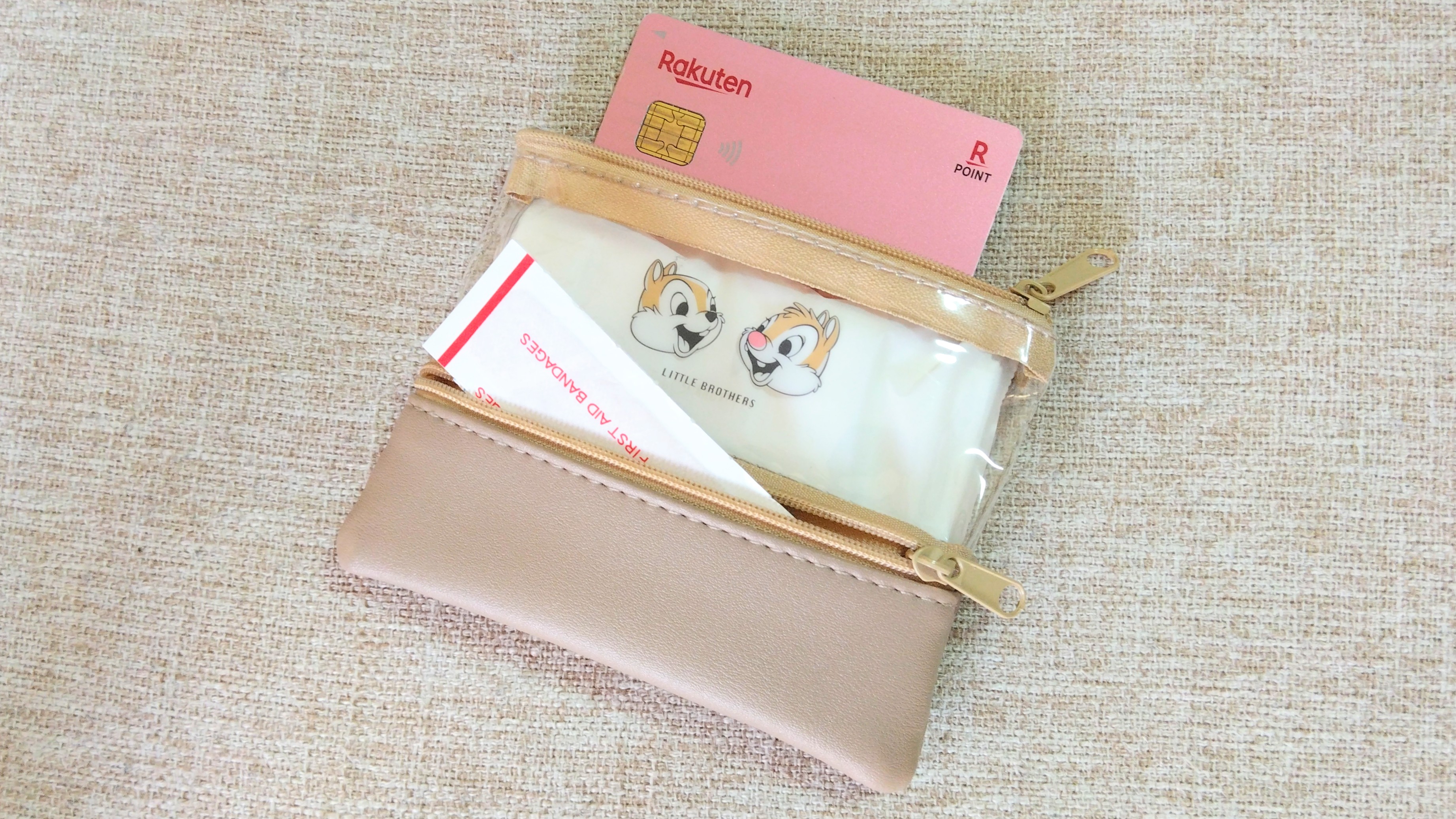 【Seria購入品】ポケットサイズのワンマイルポーチ、わたしの送迎必需品