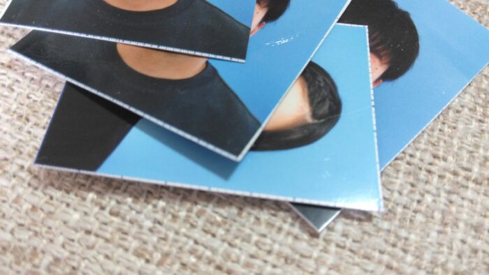 余った証明写真、貼ってみたら娘に大ウケ。思わぬ効果がありました