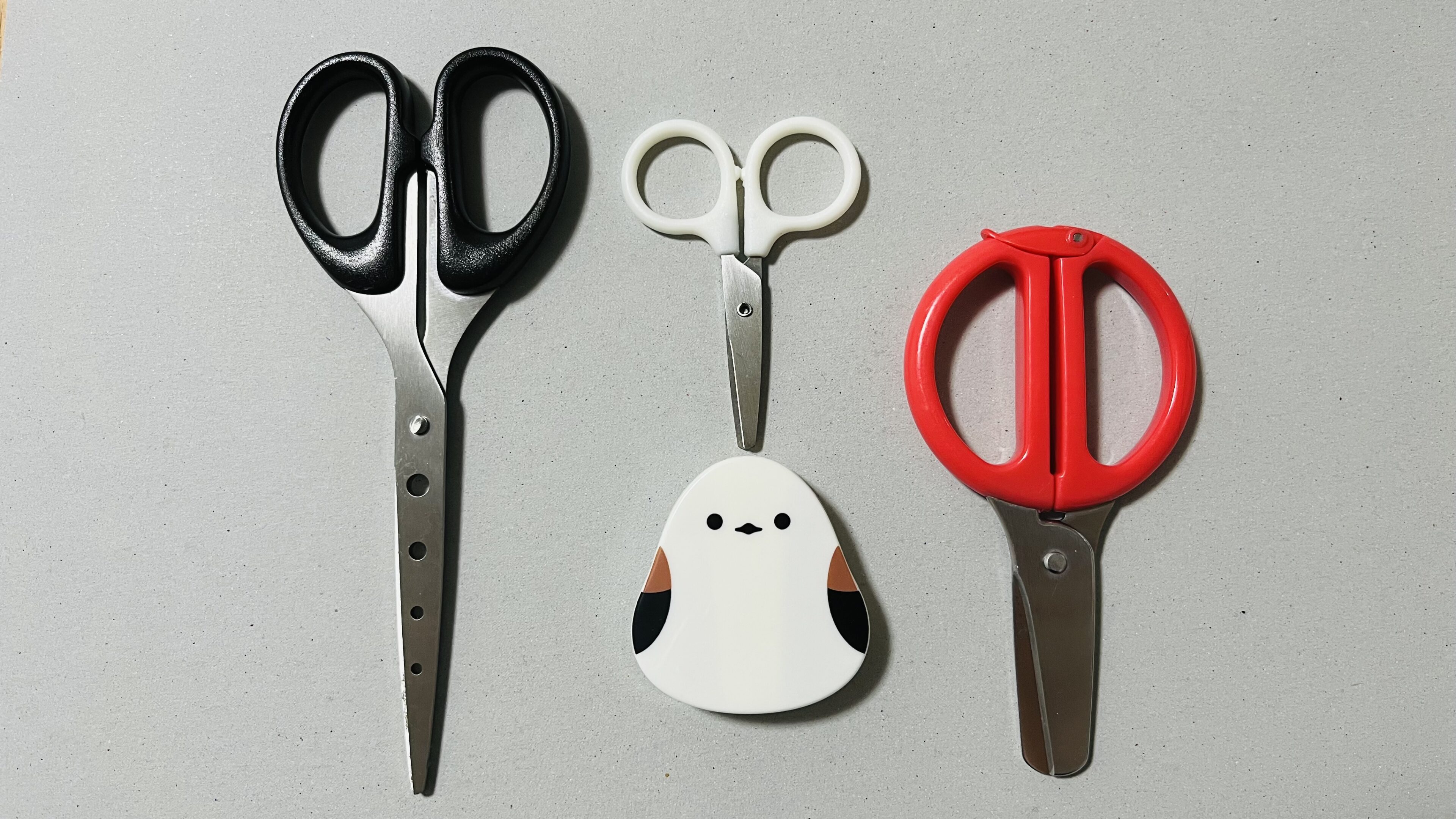 左利きのわが子へ。保育園のハサミが右利き用だけだったとき、親としてできること