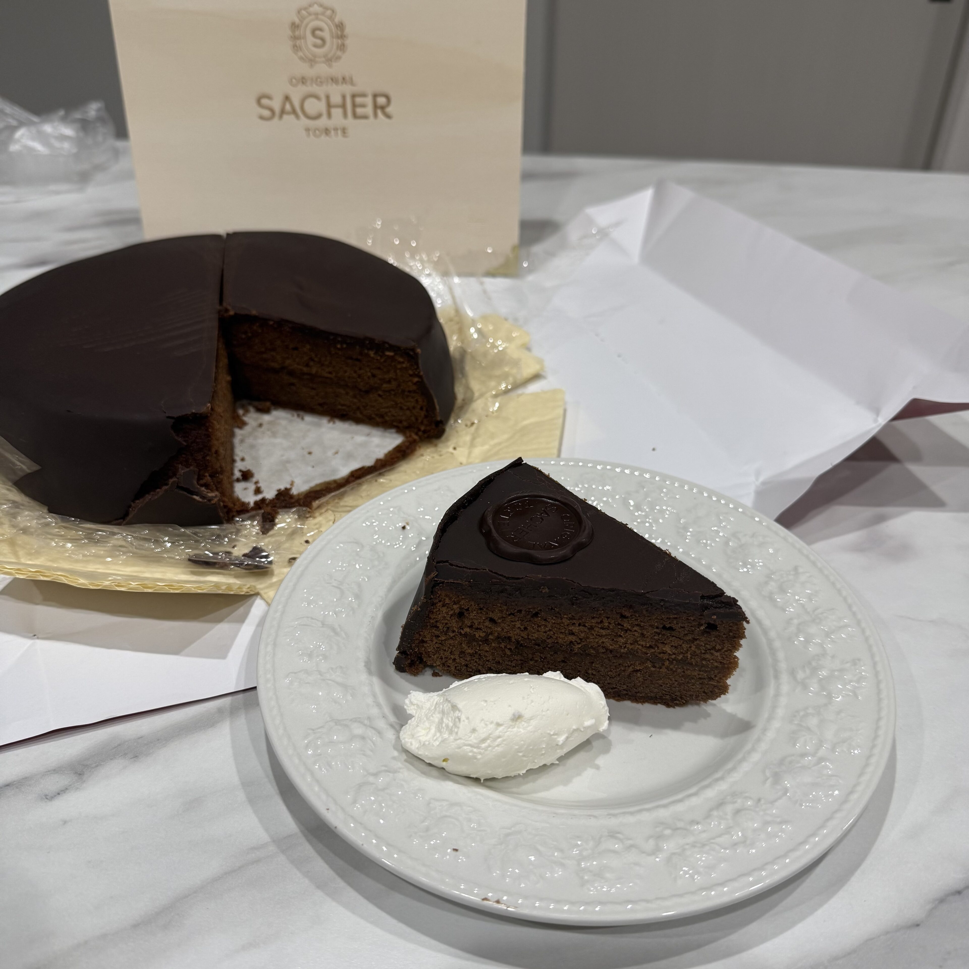 娘からのヨーロッパ土産は憧れの“本場の味”「ホテル・ザッハー」のザッハトルテ