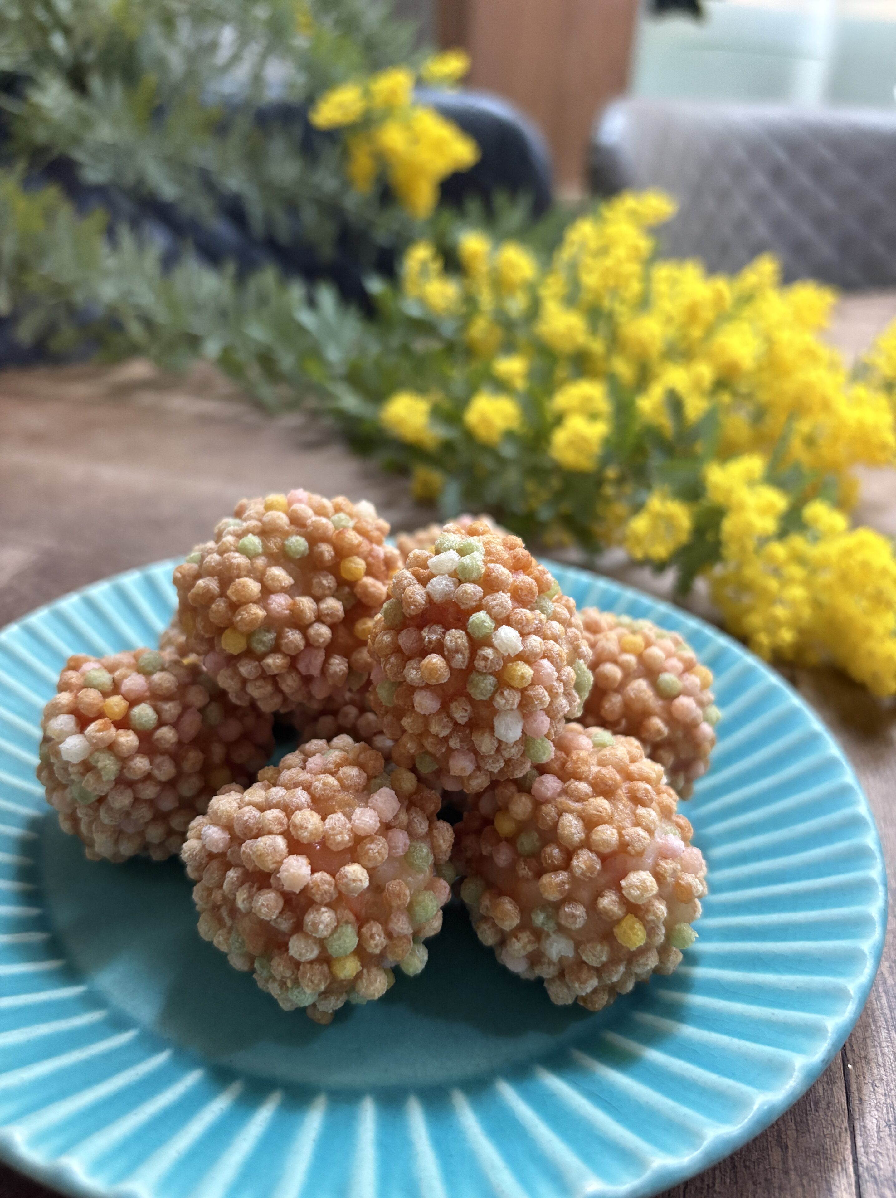 ダイソー【ふりふりあられ】で、お花見やお弁当にオススメなカラフルで可愛い海老団子