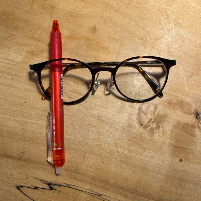 【朝の送迎前に事件】メガネをかけても右目が見えない！？まさかの原因