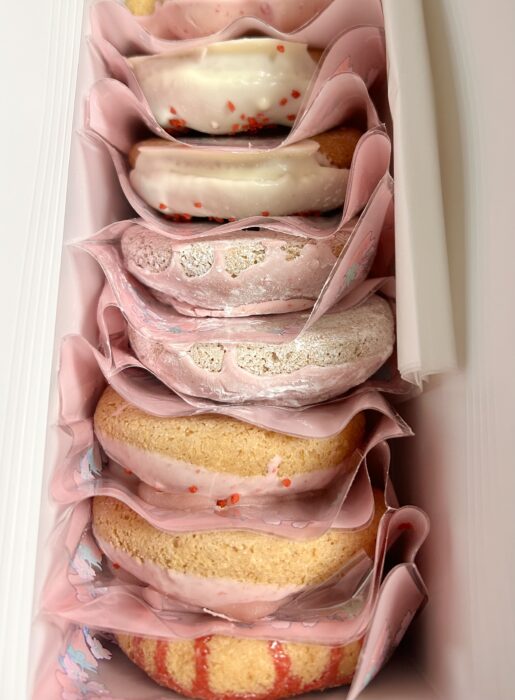 ミスド2026春の新作「桜もちっとドーナツ」！桜みたいないちごドーナツ4種