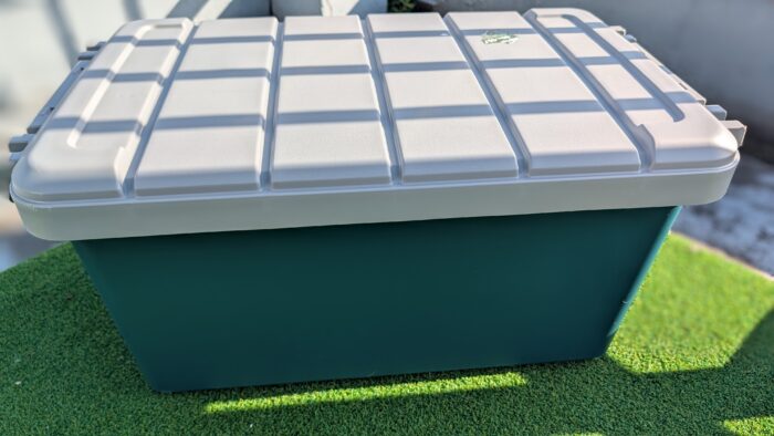 寝室から見えた「謎のコンテナボックス」。その中身がまさかすぎた話