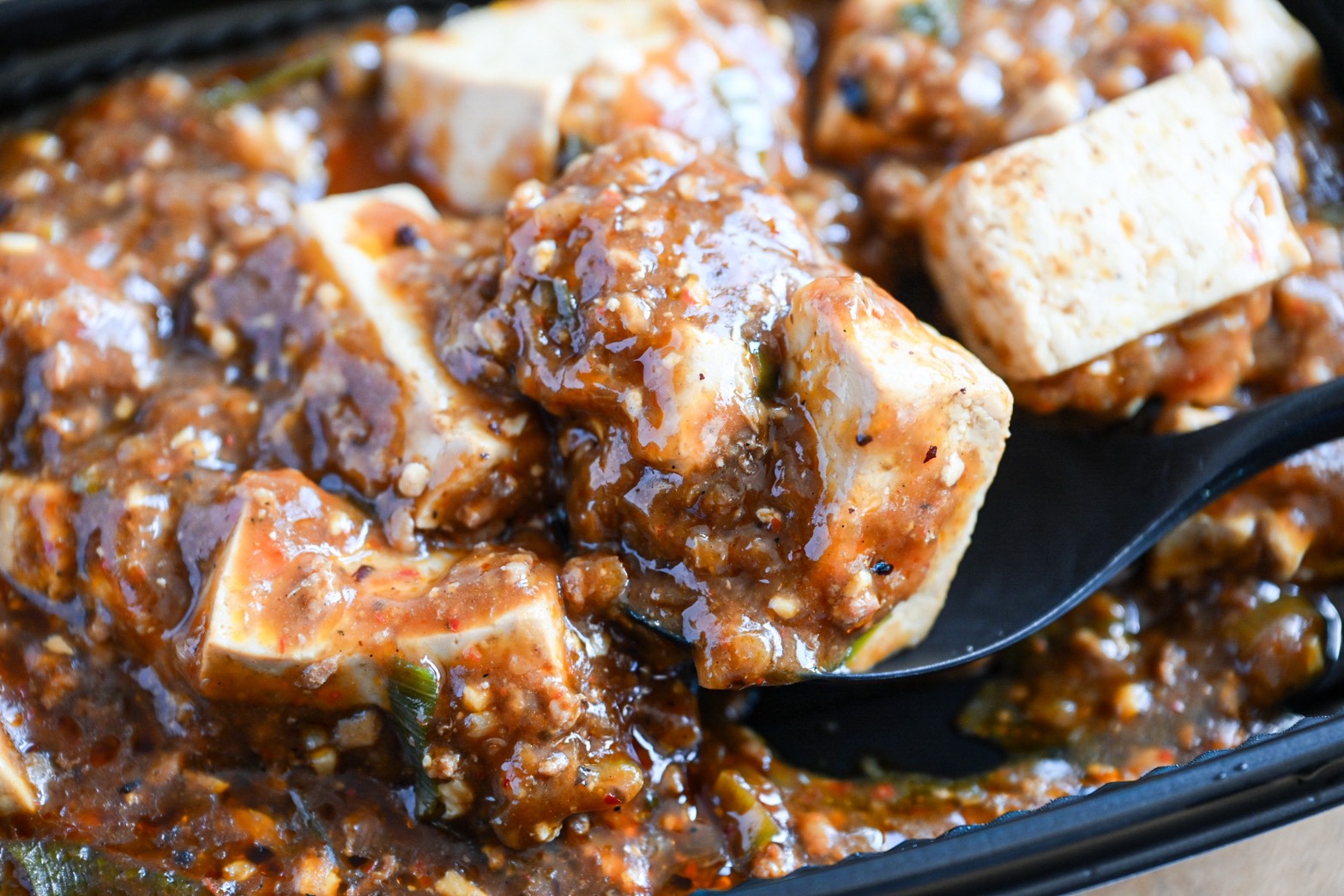 「たまに辛いものが食べたい…」ママの救世主！芸能人も太鼓判！成城石井の麻婆豆腐が、今だけ30%増量！