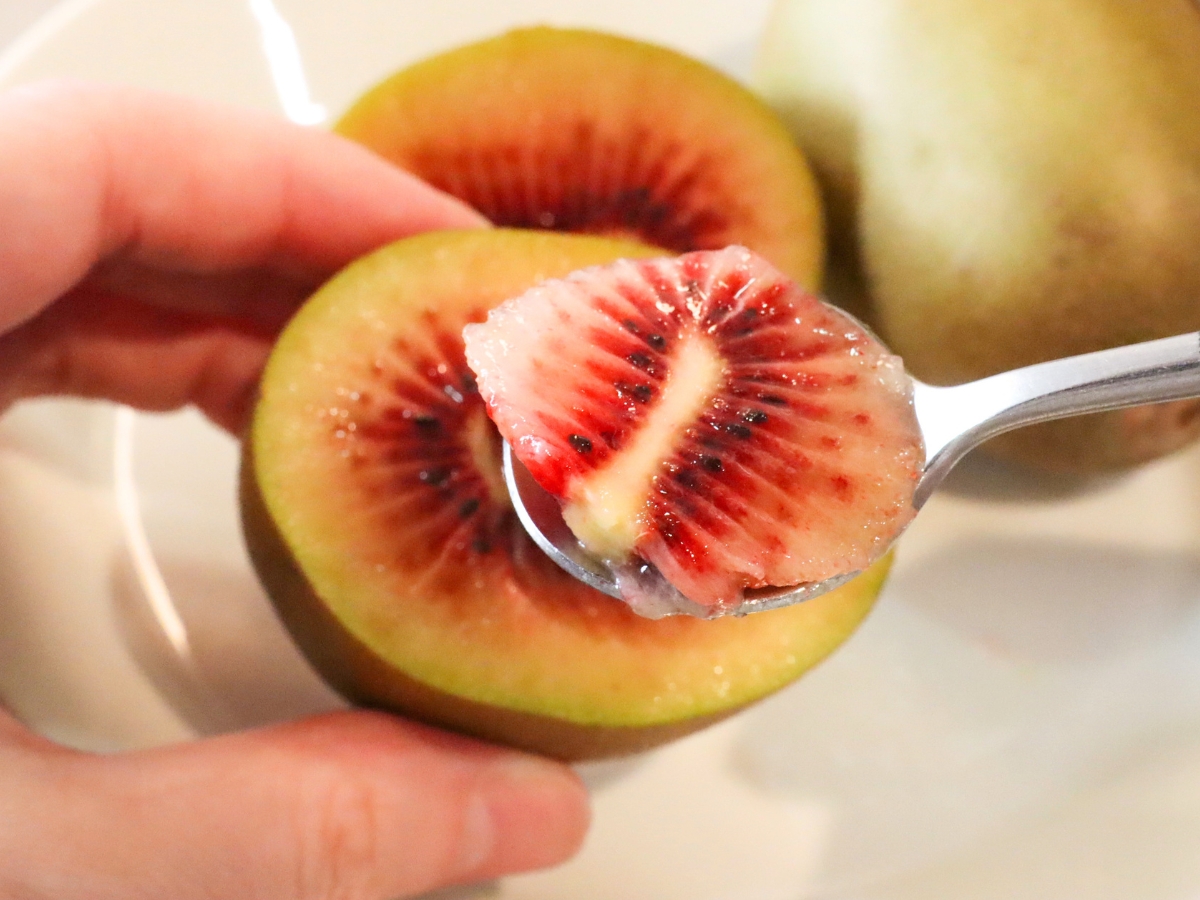 【コストコ】期間限定の“赤いキウイ”が美味しすぎた…想像以上だった