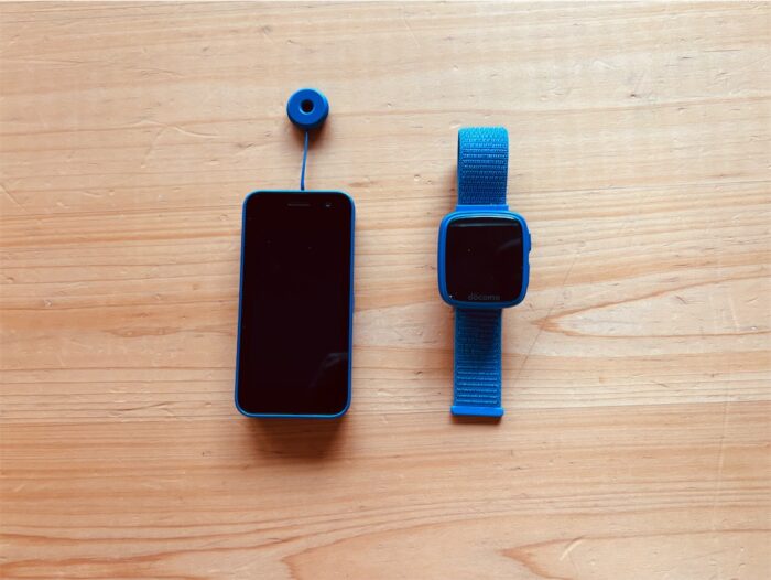 【キッズ携帯 比較】腕時計型とスマホ型どっちがいい？小学生兄弟で使ったリアルな結論と費用