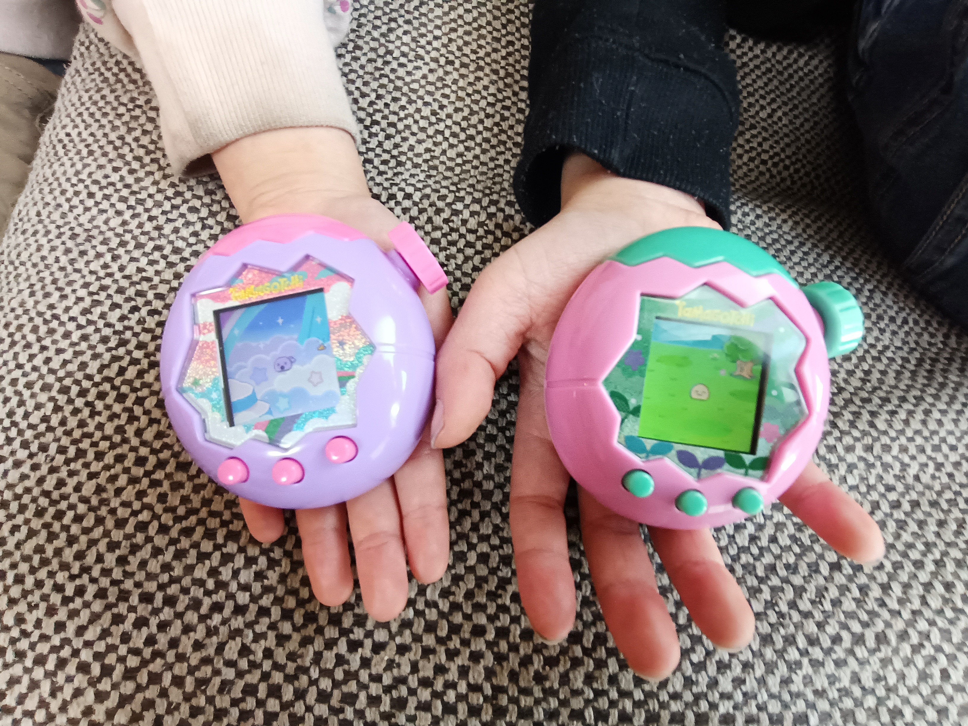 小1の娘がずっと見てる…「たまごっち」時間ルールどうする?親子で話し合ったこと