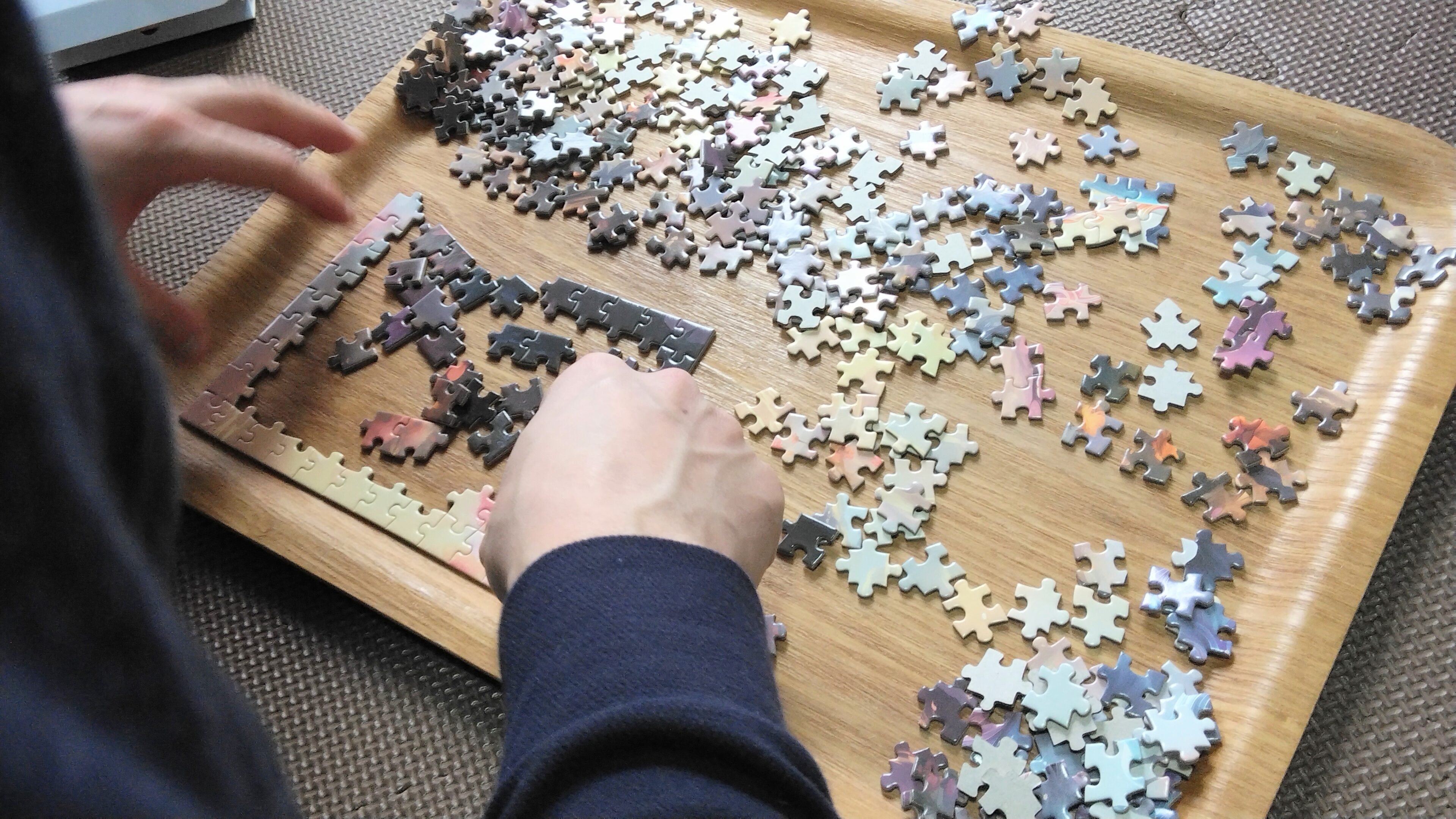 ジグソーパズルを囲んで家族時間。110円で叶うデジタルデトックス