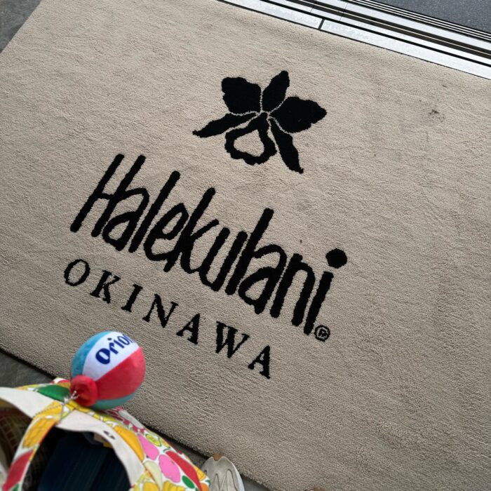 【沖縄】ハレクラニで予約ミス！キングベッド1台に家族4人で寝たリアルな結果