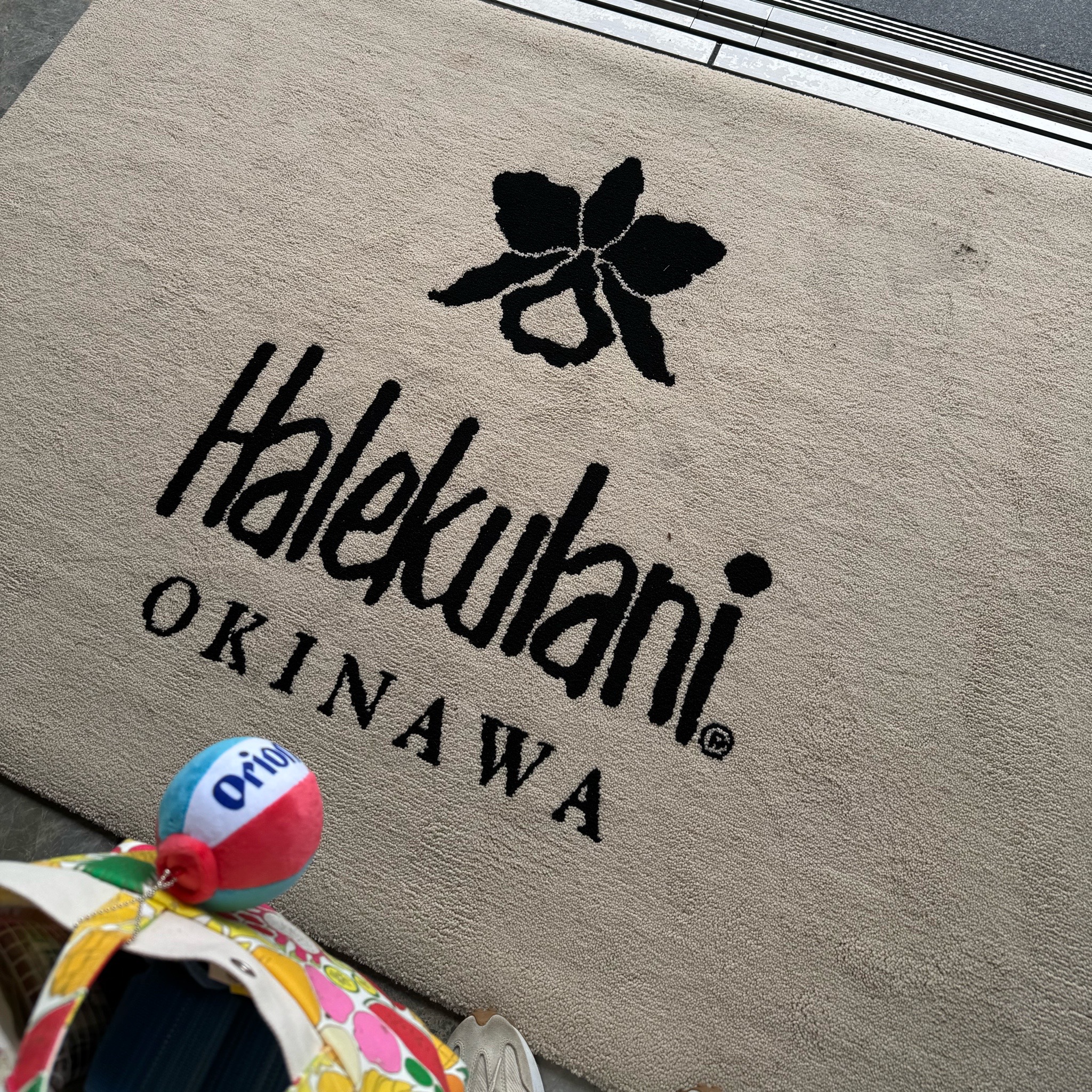 【沖縄】ハレクラニで予約ミス!キングベッド1台に家族4人で寝たリアルな結果