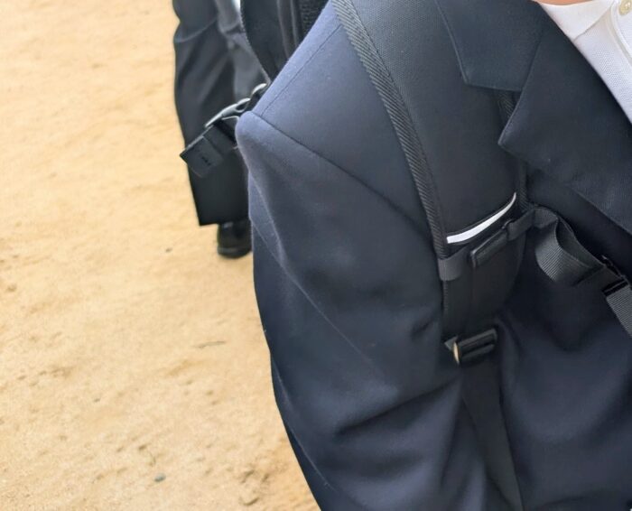 13cm伸びたらこうなる…2歳差兄弟の制服問題が予想外すぎた