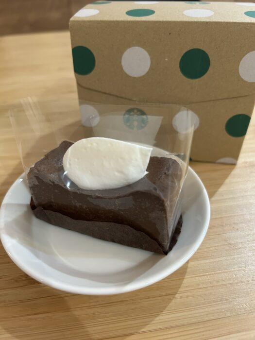 「スタバ史上最高かも…！」話題の“チョコレートテリーヌ”が想像以上だった