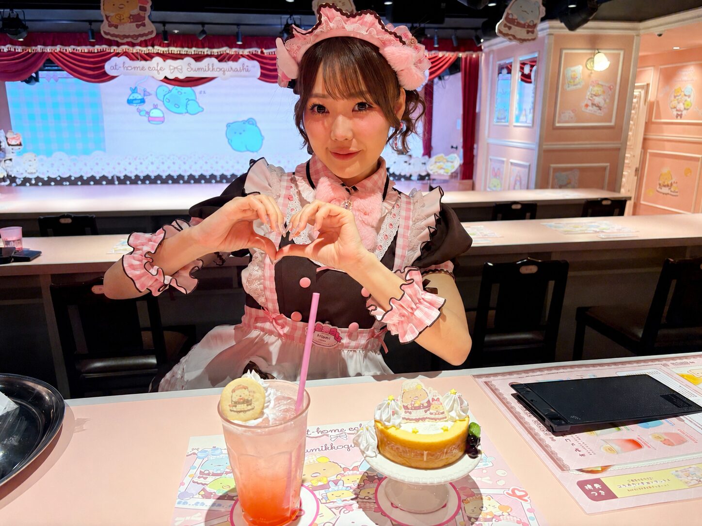 “萌え萌えきゅん”ですみっコたちが大変身「すみっコぐらし×あっとほぉーむカフェ」が親子で楽しめる