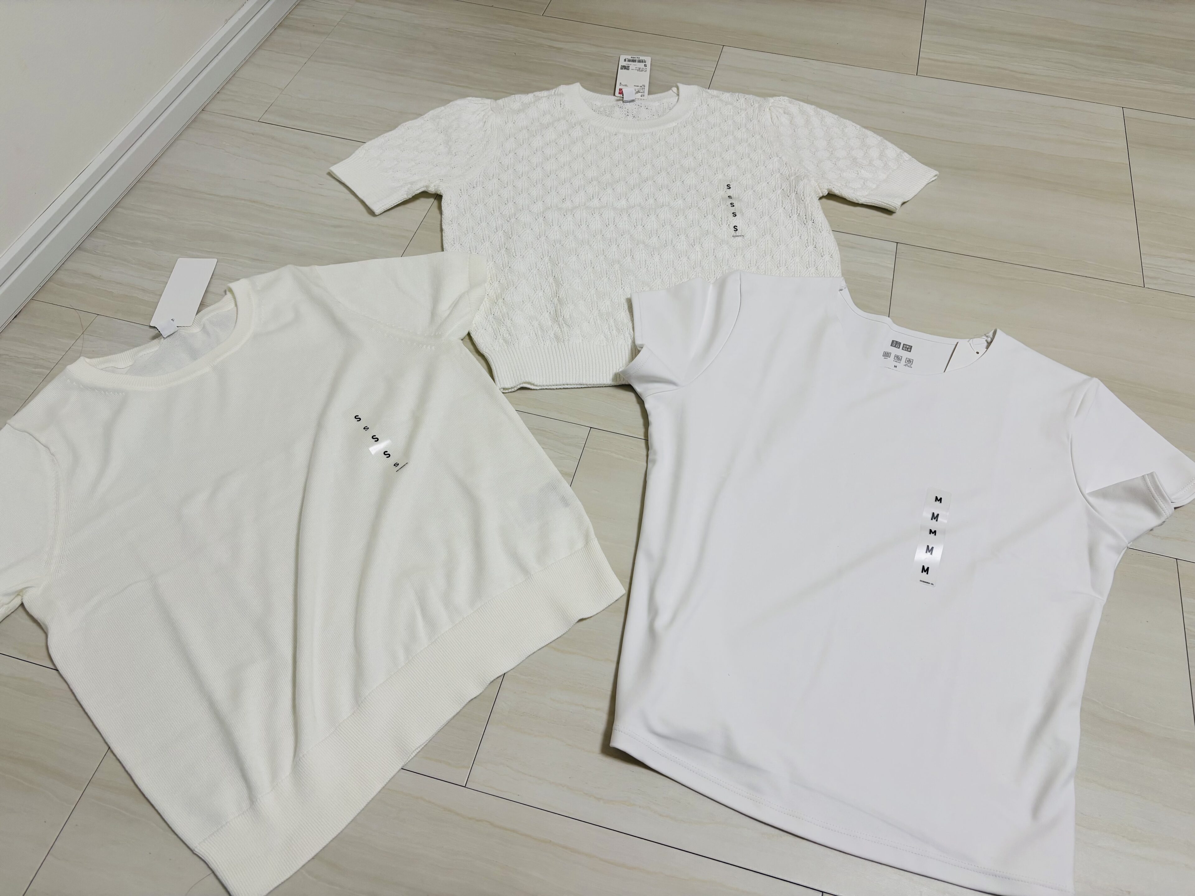 【ユニクロ】白トップスが豊富すぎ!3000円以下で揃うおすすめ3選