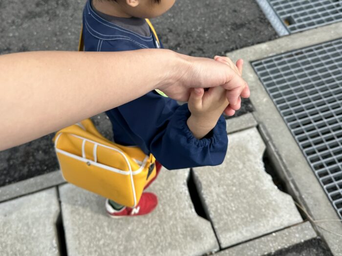 「爪噛まないで！」が逆効果だった。新年度に気づいた子どものストレスサイン