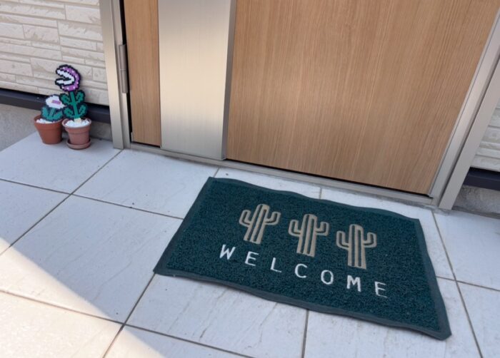 まさかのヘビが、玄関から侵入で大パニック！