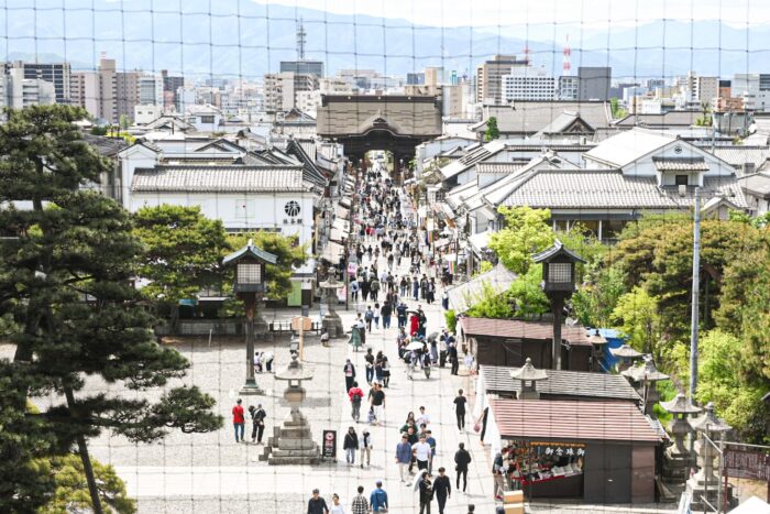 【長野】一生に一度は行きたい「善光寺」！30分の絶品食べ歩き＆夜の神秘的なライトアップに大満足の親子旅