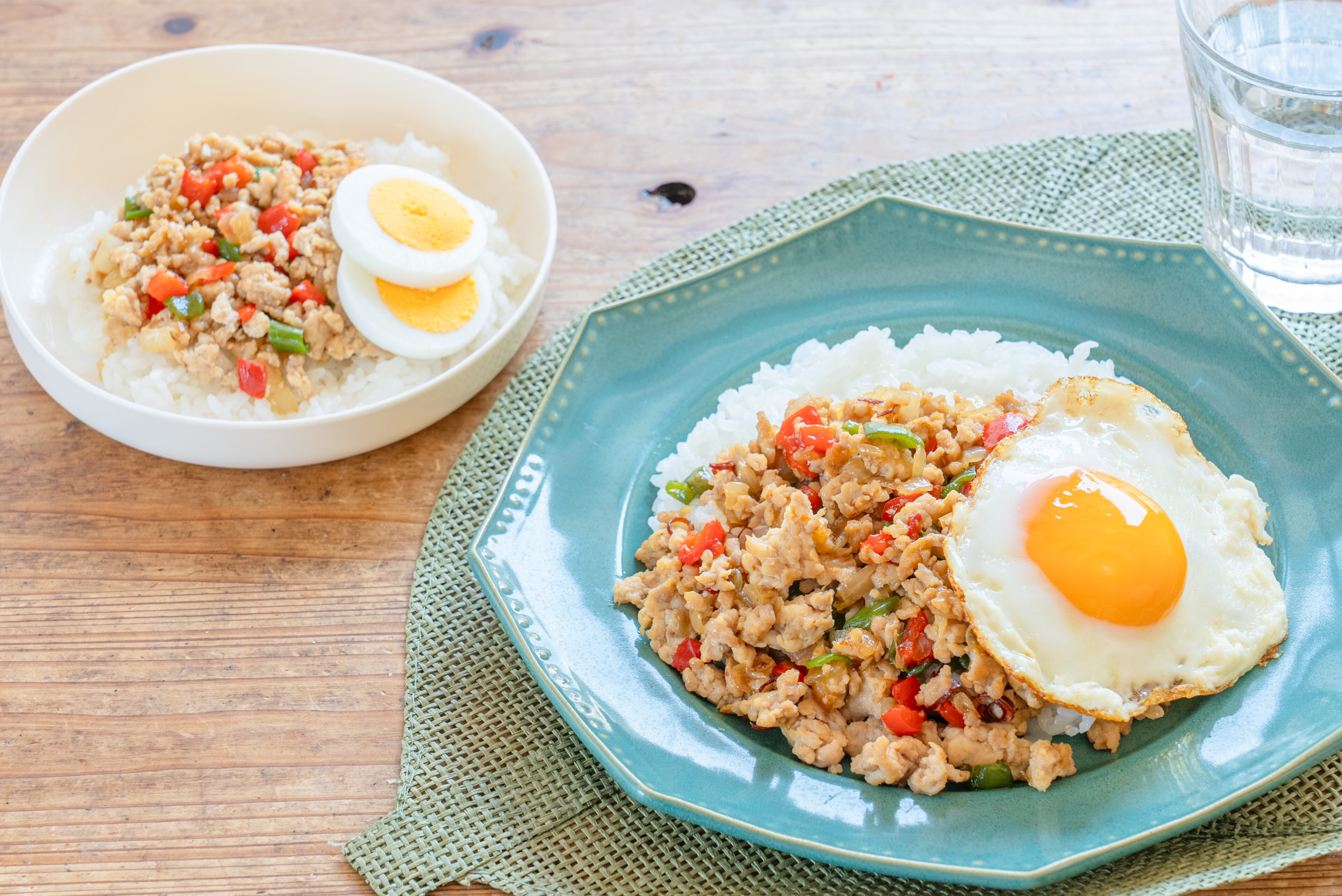 ガパオが幼児も楽しめる味に変身！鶏ひき肉の彩りガパオ【ぐっち夫婦の取り分けレシピ】