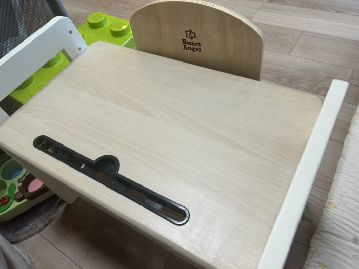1歳半の娘に西松屋のキッズデスクを購入！「自分だけの机」に大喜び