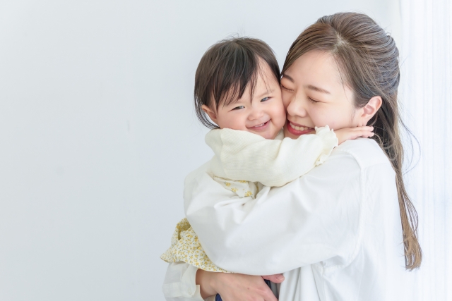 触れる・触れられる体験が心を育てる　「触覚」の役割って？