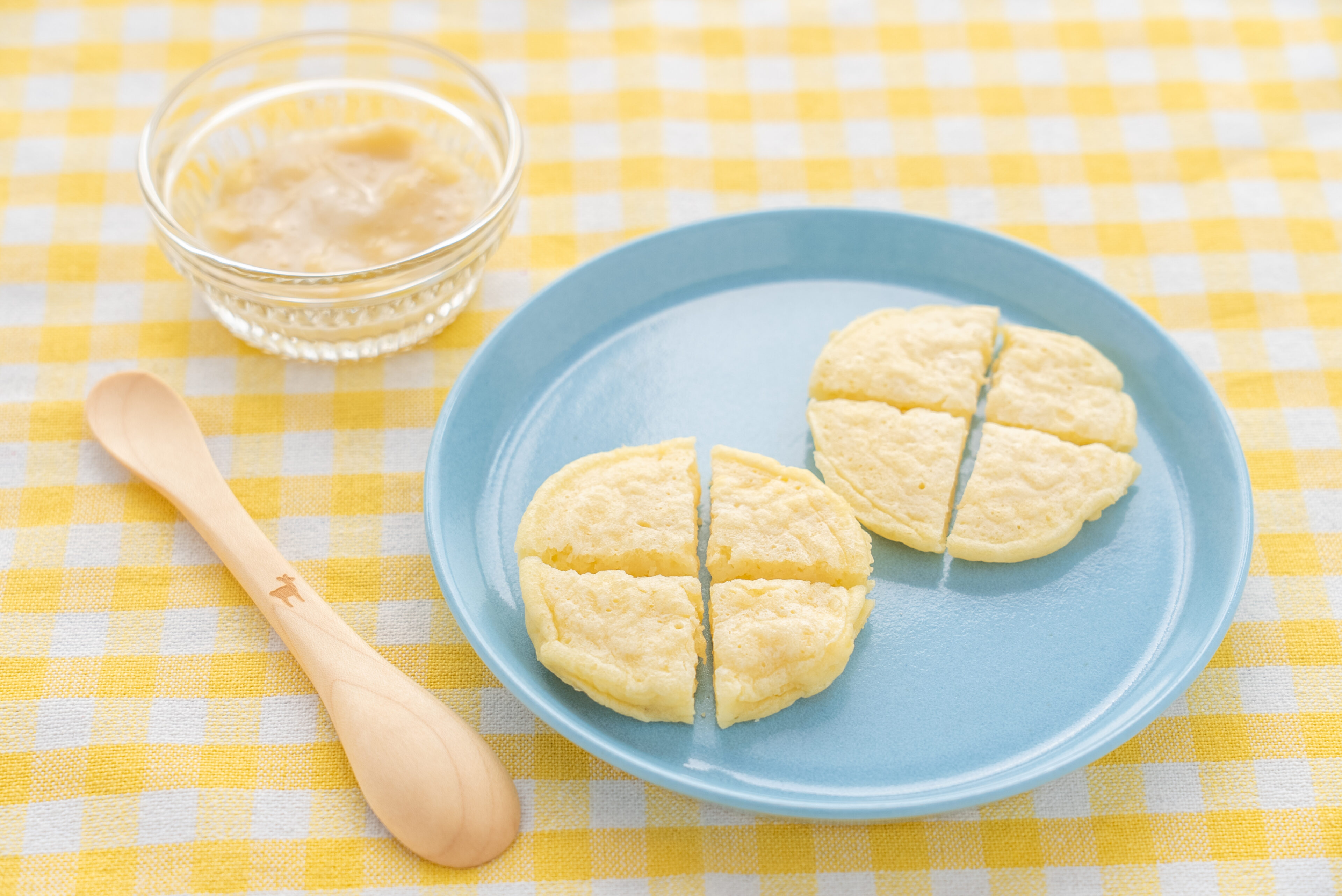 離乳食後期レシピ！手づかみ食べもできる「豆腐パンケーキ バナナソース添え」【ぐっち夫婦の離乳食レシピ】