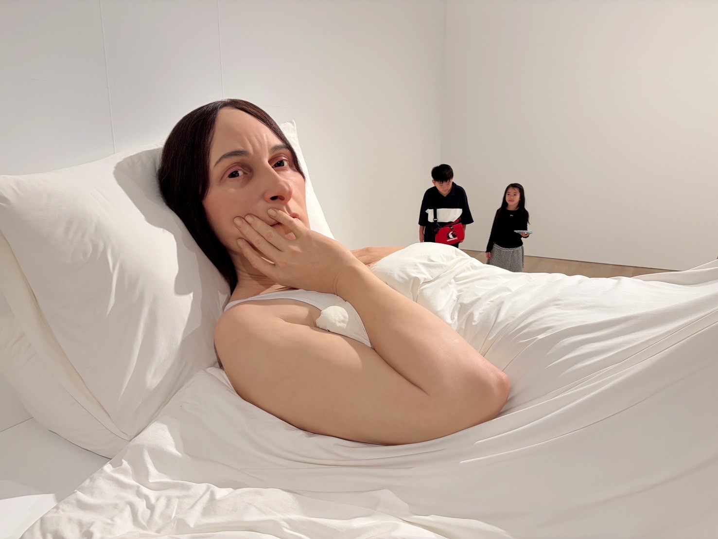 雨の日のお出かけにも！ロン・ミュエク展が子連れ美術館にオススメ！（東京・六本木）