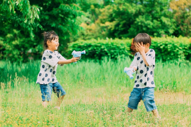 遠出や特別なレジャーだけじゃない！　子どもの創造力を育む「本当に豊かな夏休み」の過ごし方