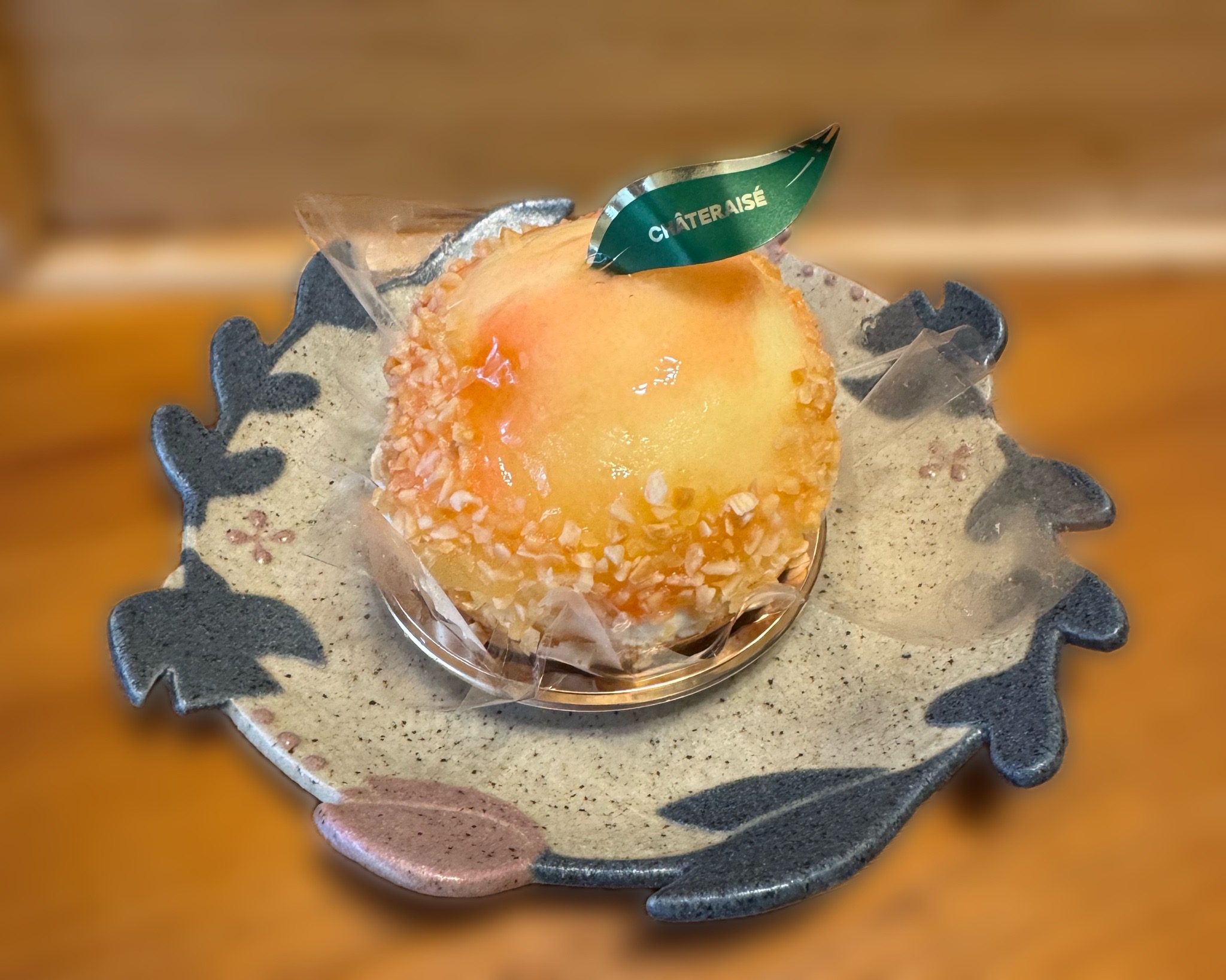 【シャトレーゼ】夫が高級店のケーキと勘違い!季節限定「桃タルト」が想像以上だった