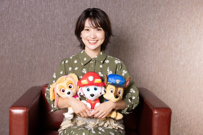 【大島優子さん】我が子も夢中！映画『パウ・パトロール ザ・ダイノ・ムービー』アフレコ裏話と、家での“ママの顔”をのぞき見