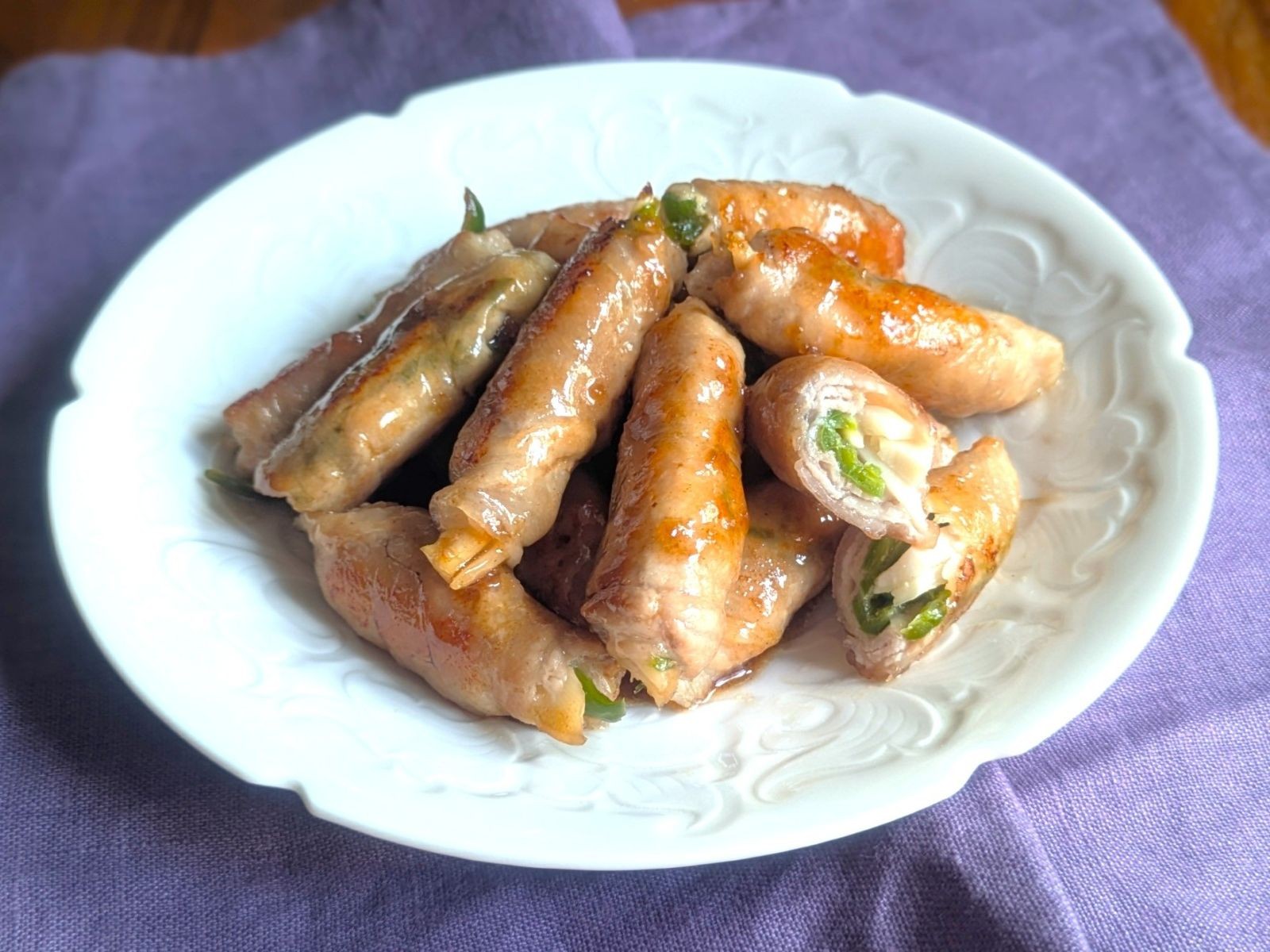 食べやすい一口サイズの「肉巻きチンジャオロース」レシピ