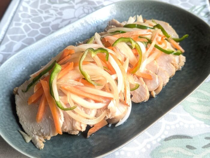 さっぱりだけど満足感!「蒸し鶏の南蛮漬け」は食欲のない日ももりもり食べれるレシピ