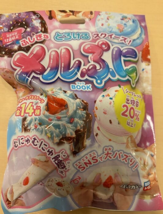 コンビニや書店で発見！今大流行スクイーズ【メルぷにBOOK】