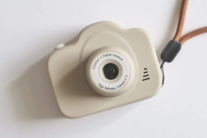 2歳児にキッズカメラ「MiNiPiC（ミニピク）」を持たせてみたらこんな写真が撮れた！