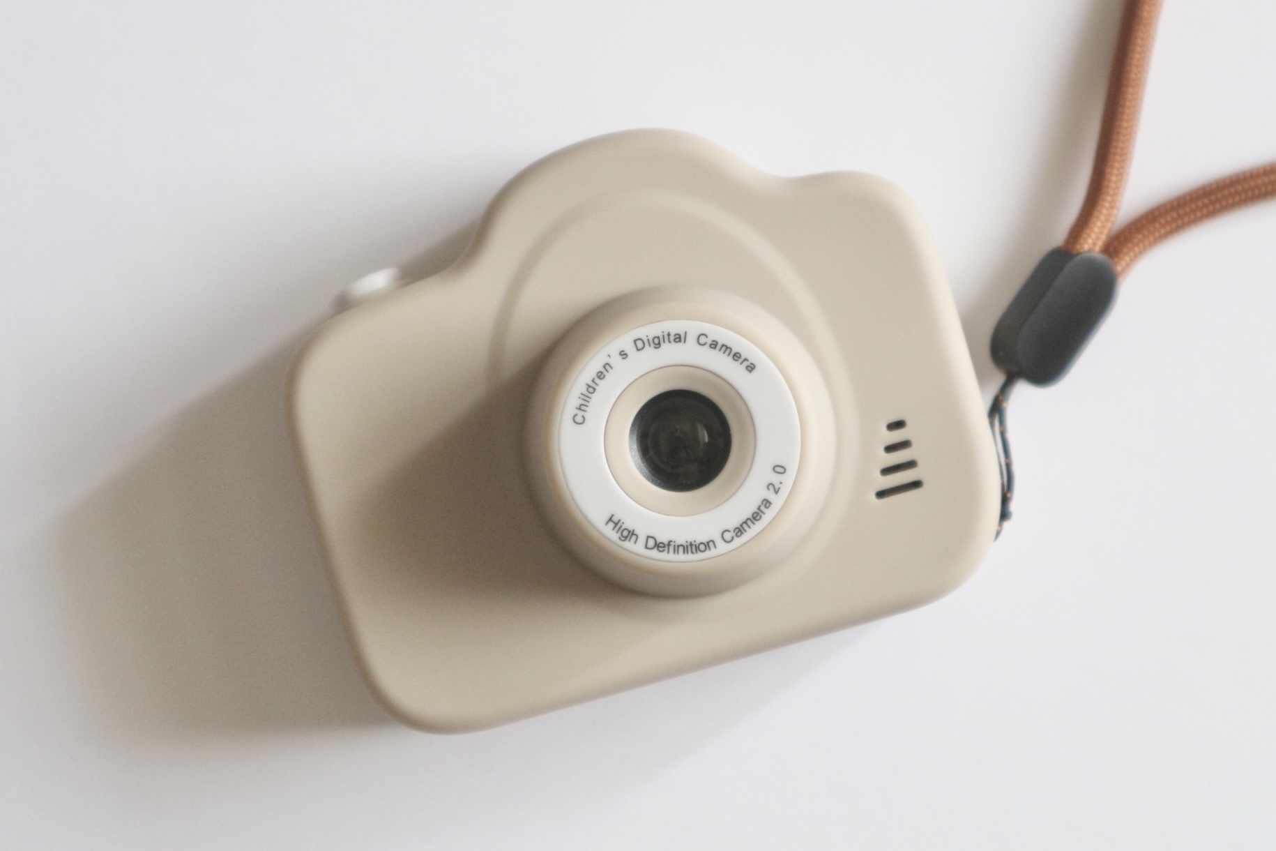 2歳児にキッズカメラ「MiNiPiC（ミニピク）」を持たせてみたらこんな写真が撮れた！
