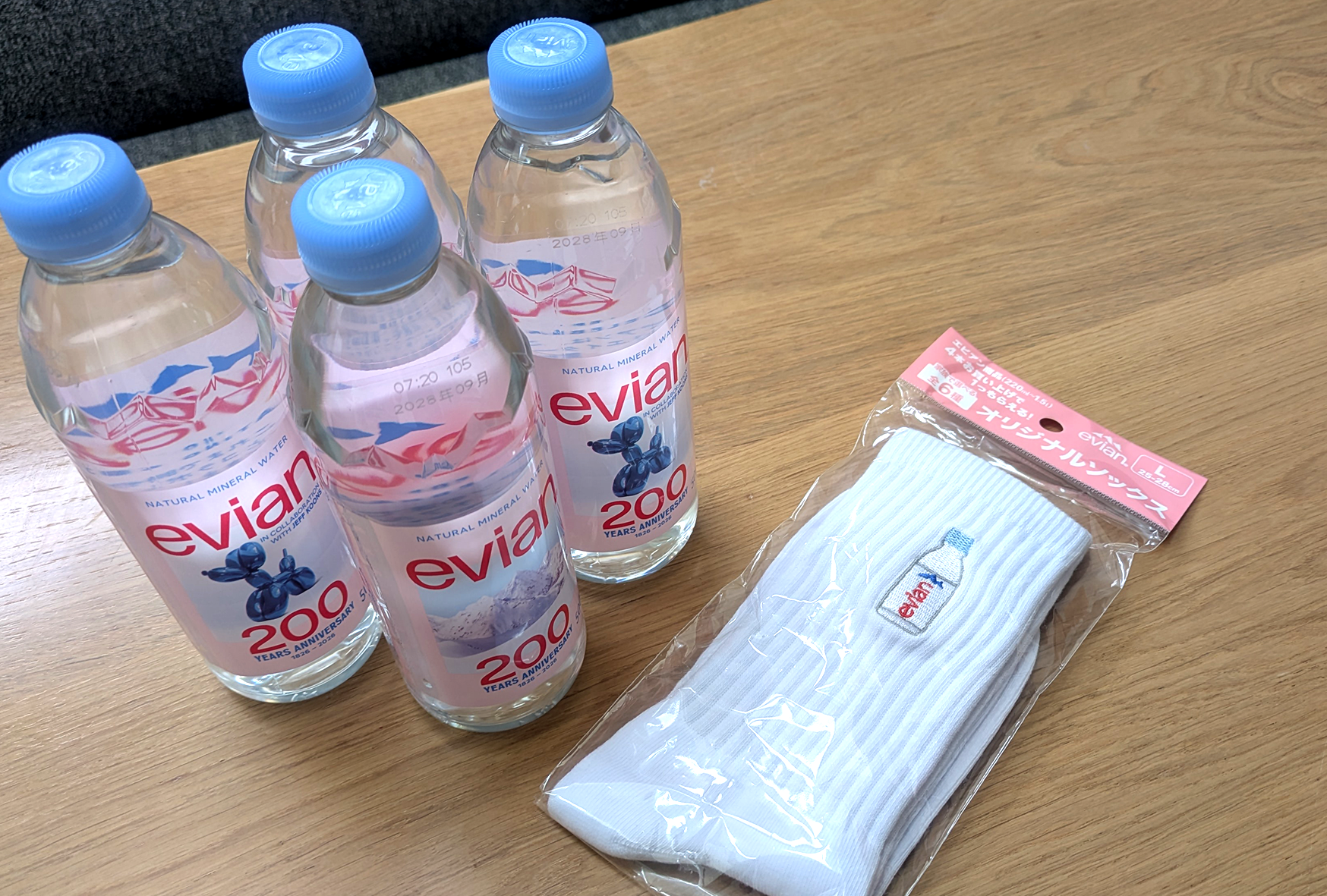 なにこれ可愛い！evian購入で”オリジナル靴下”もらえちゃいました！