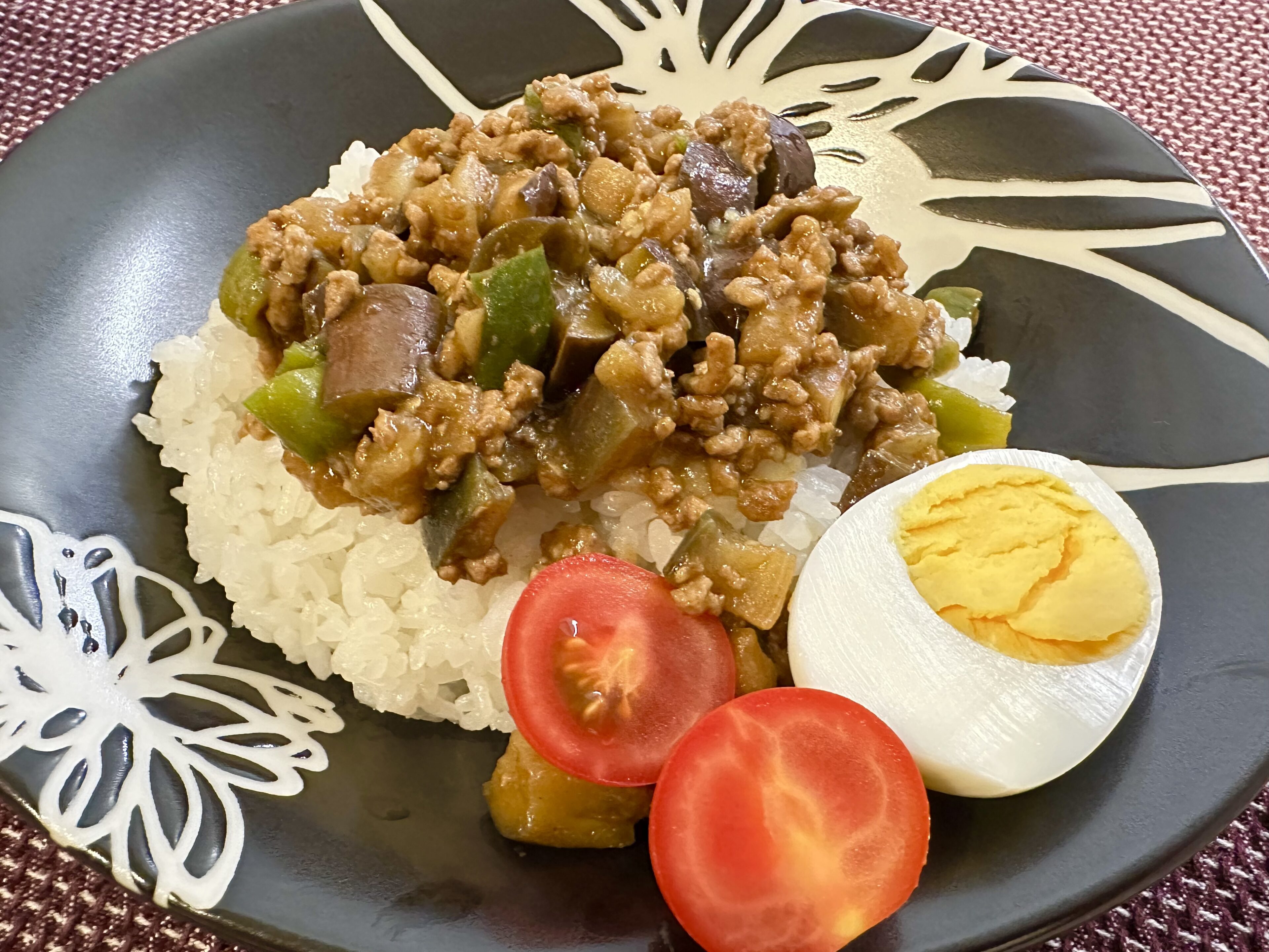 ナスとピーマンを大量消費！洗い物もラクな「夏野菜キーマカレー」