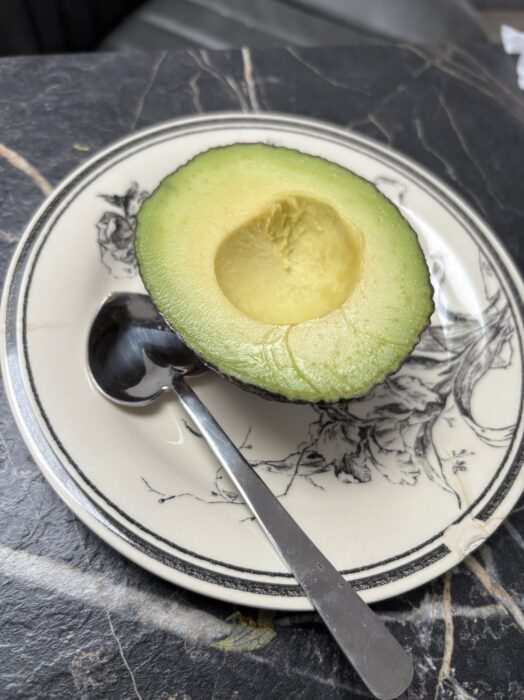 アボカドにワサビ醤油つけて食べる人必見！超絶ラクなズボラ食べをご紹介！