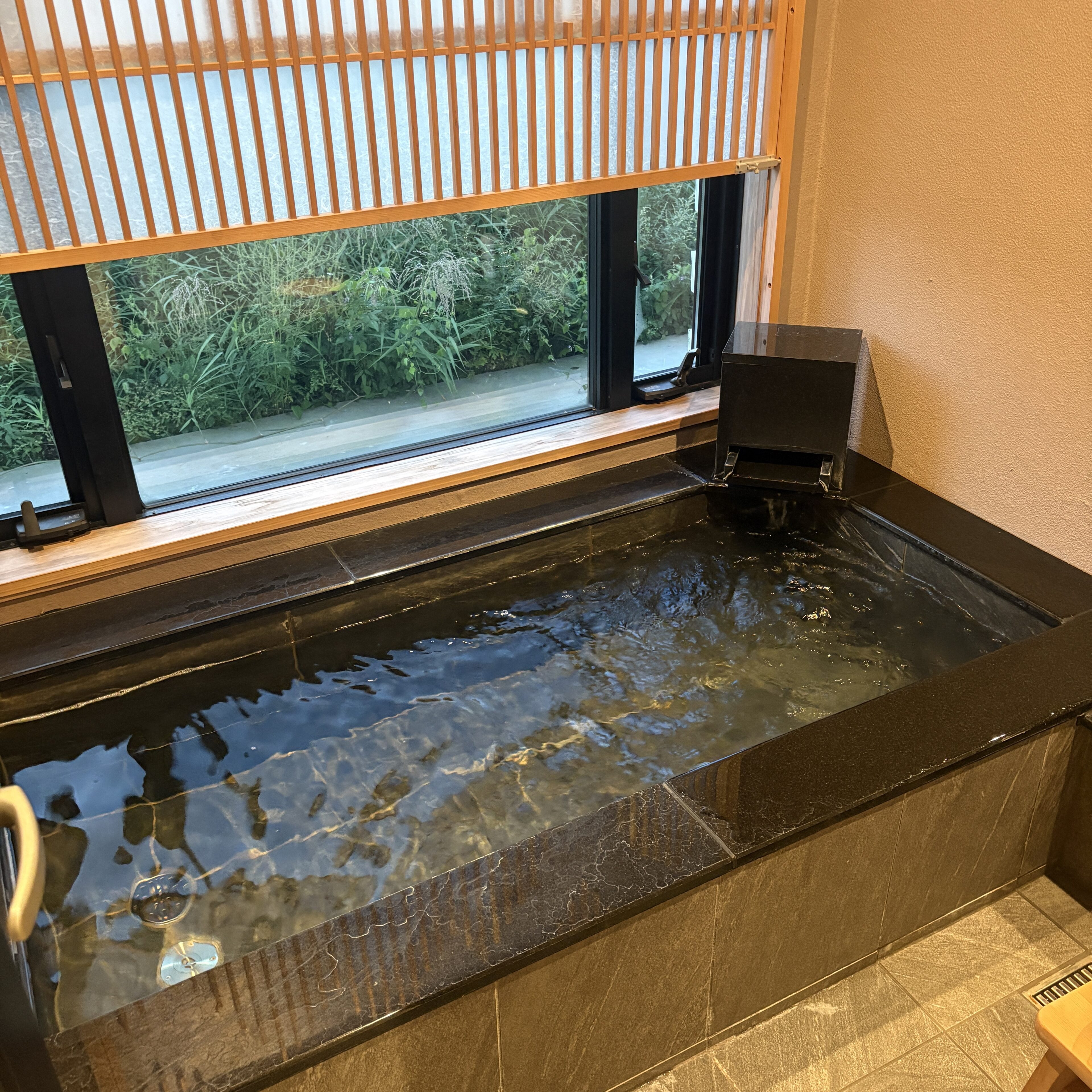 冬は白馬へ旅行！【白馬龍神温泉 RYOKAN SUI】で心温まる「オモテナシ」体験レポ