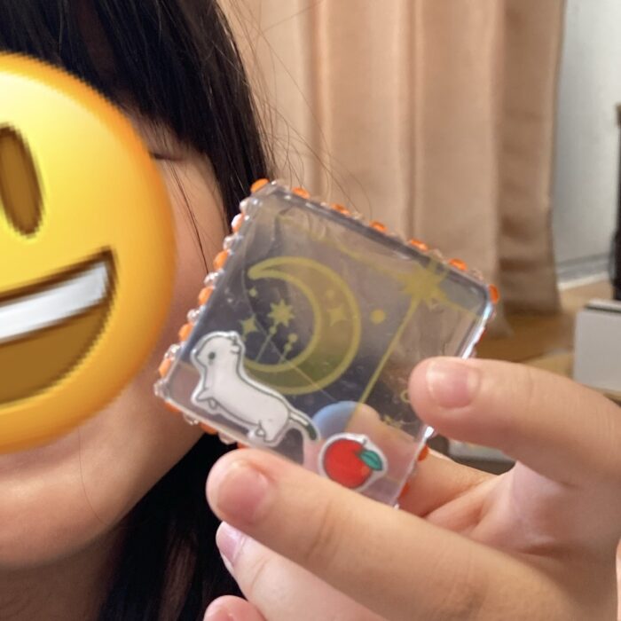 100均の耐震マットでシール作り。ぷにぷにの触り心地に思わず夢中！