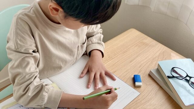 宿題の間違いを指摘されると怒ってしまう子ども……親子の感覚ずれを解きほぐす処方箋