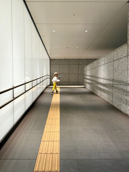 私には聞こえるのに、息子は気にならない…駅や地下の入り口で一瞬だけ聞こえる「キーーン！」の正体
