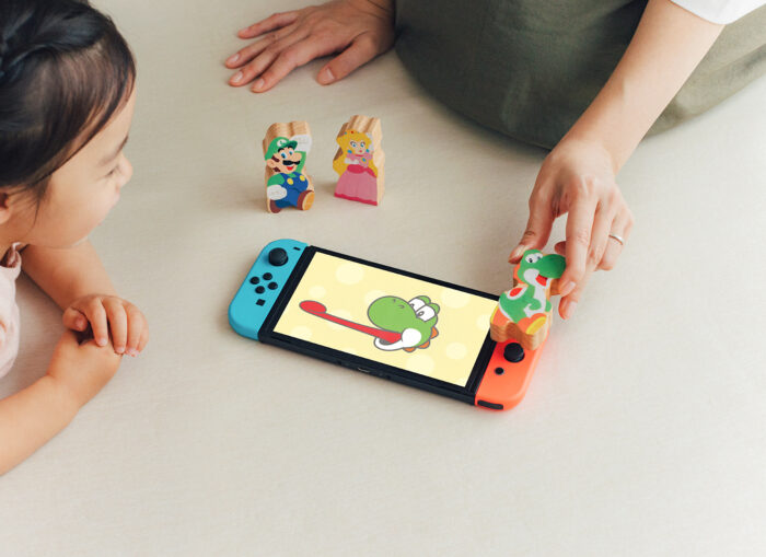 無料で遊べるNintendo Switchダウンロードソフト「かおルイージ」、「かおピーチ」が登場。つみきをかざして遊べる体験も！